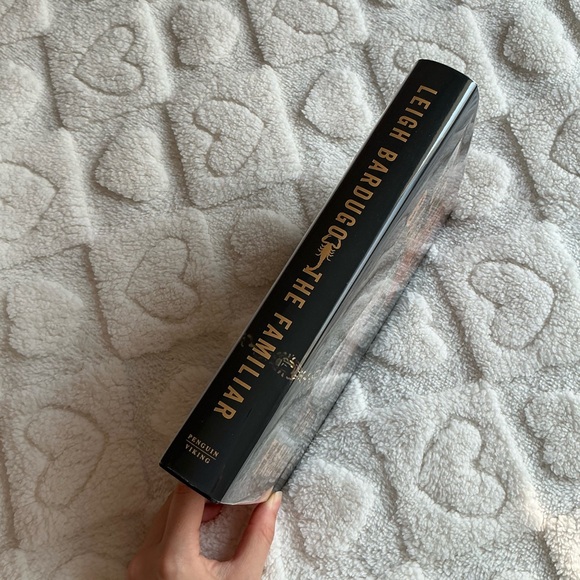 The Familiar by Leigh Bardugo, SIGNED - Picture 3 of 6
